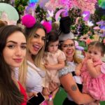 Erika Schneider Instagram – Com a @diariodalizcl no aniversário da @pequenalua 🦋