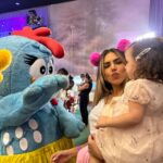 Erika Schneider Instagram – Com a @diariodalizcl no aniversário da @pequenalua 🦋