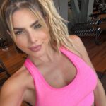 Erika Schneider Instagram - Fazendo o que só você pode fazer por você! 💕 E vocês foram hoje? Sempre de @dlkmodas @bt_iguatemisp