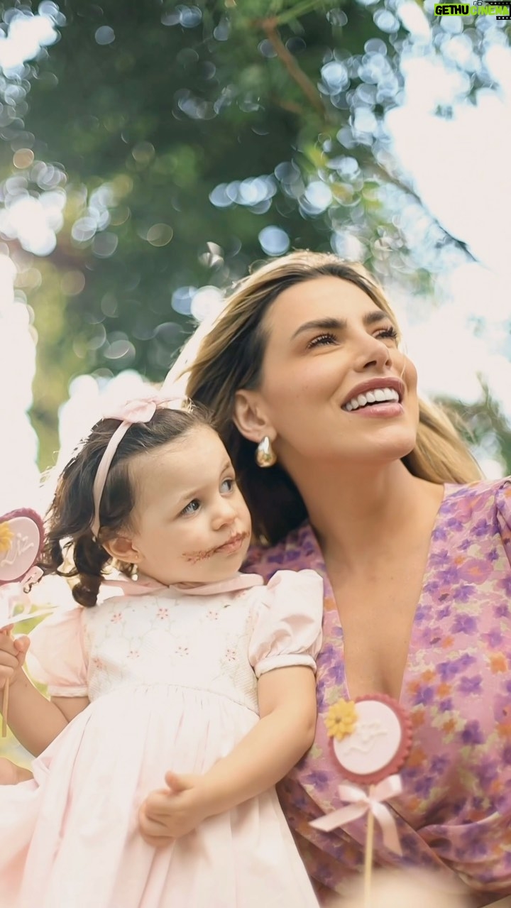 Erika Schneider Instagram - Parabéns princesinha pelos seus 2 aninhos a dinda ama demais! 💖🎂 @abacaxifotografia @buffetpatriciahaddad @djviloki_ @leticiamelgacodecor Vocês foram incríveis! 🥰