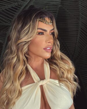 Erika Schneider Instagram - Afrodite para @festadafantasia ✨
Look @ruydosanjos 
Make @viviannemakeup