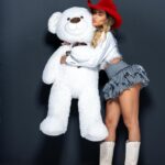 Erika Schneider Instagram - “Memórias inesquecíveis gravadas pra vcs de um rancho! Até, equipe incrível!” 🐻❤️ @ruydosanjos @oalemonteiro @pollypiva @_pivaleticia @romasouzamakeup @jordanfotografo @waldirevora @kelvinvespasiano @studiopier88 @jeane_dsouza