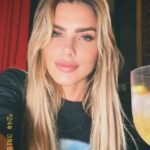 Erika Schneider Instagram - Um pouco do que rolou nos stories pra vcs no feed! Teve de tudo um pouco: Aula de tiro, karaokê, muita resenha.. Mas o principal: mta Risada e felicidade! 🤍