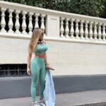 Erika Schneider Instagram - Lançamento da coleção Seamless, a linha com tecnologia sem costura da minha marca queridinha @dlkmodas Com ajuste perfeito, respirabilidade que mantém o corpo mais fresco durante os treinos e mais liberdade de movimentos. Aproveita que amanhã é segunda dia oficial de volta aos treinos e já corre nos stoires que postei o link pra vocês! 💚