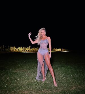 Erika Schneider Instagram - Se tem vídeo tem foto! Happy New Year! ✨