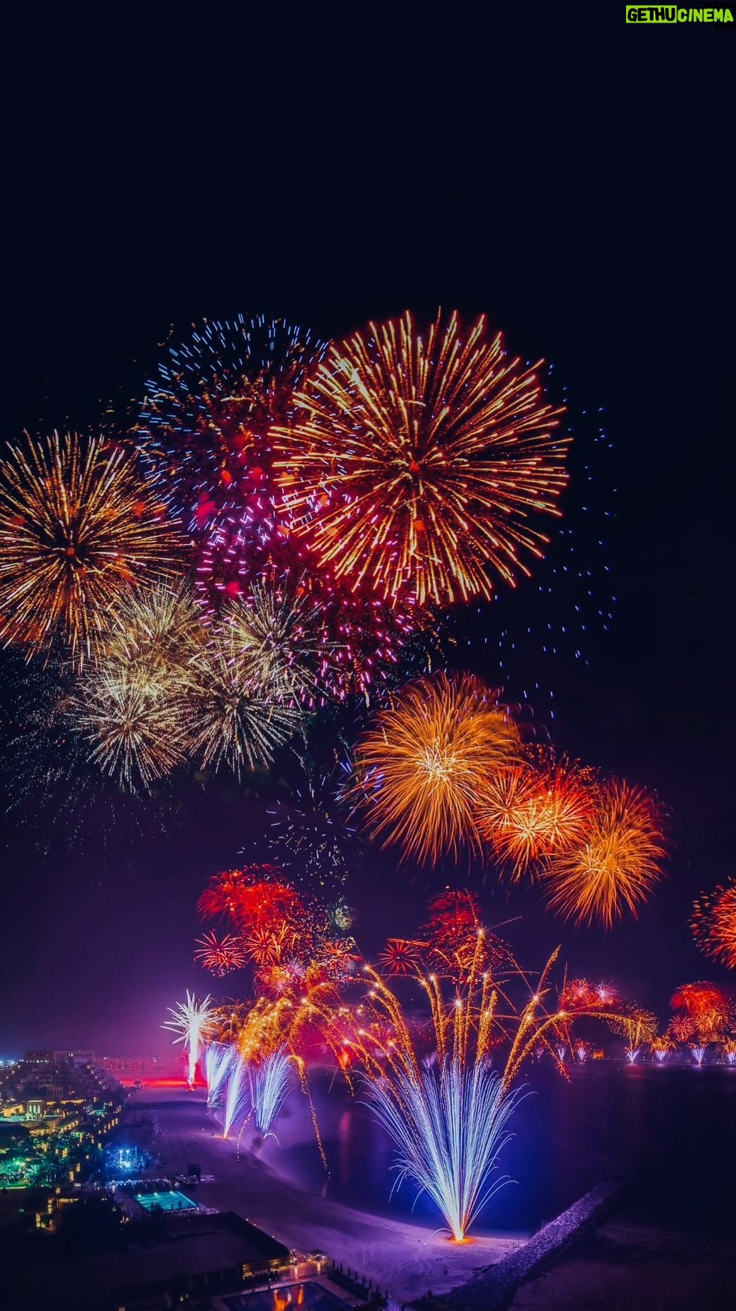 Erika Schneider Instagram - Happy New Year! 🥳 Venha 2024! @israelvalentimoficial