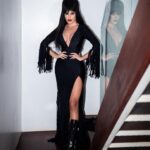 Erika Schneider Instagram - Elvira: A Rainha das Trevas! @ruydosanjos @chicobryann @michellefrancaof_