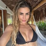 Erika Schneider Instagram - Ai a Bahia… ☀️🌴🧡
