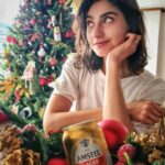 Erika Toa Russo Instagram - Es el momento de compartir con familia y amigos y .... de brindar con una Amstel por los buenos deseos! 🍻 ¿Ustedes ya tienen todo listo para las fiestas? @amstelecuador 🎊 #LaCervezaMásQueBienvenida . . #adv #TOA #lifestyle #navidad2023 #festività2023 #cheers #salud #natale