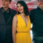 Erika Toa Russo Instagram - Premiere del Film @loswanabis! Hoy en Cine🍿 . Un poco de la alfombra ver de la película "Los Wanabis" que desde hoy está en salas de cine a nivel nacional🇪🇨 . Ya la ví y no se la pueden perder! Interpreto a María Gloria y no veo la hora de saber que es lo que más les gustó de la peli!💋 . Ha sido un honor ser parte de este proyecto! Ser parte de un cast tan talentoso y trabajar con un crew tan profesional! Gracias a nuestro Director @santiago_paladines por invitarme a ser parte de Los Wanabis, a la produccion @el_viaje_films y @cinezerowaste por la primera peli amigable con el ambiente en Ecuador🌱 . #TOA #actress #Premierr #cinema #comedianegra #thriller #estafa #ecuador #dolares #billetesnegros #LosWanabis #film