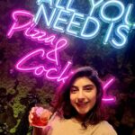 Erika Toa Russo Instagram - All you need is pizza🍕 un mix della tradizione napoletana e romana, apre a Campo de' Fiori a Roma una nuova pizzeria Top e Cocktail bar! #supplied ~ En Roma, te aconsejo esta pizzeria para que pruebes lo mejor de la tradición romana y napoletana en pleno centro histórico🇮🇹 ~ My personal choice di @Elysium - Conte Vinaiolo🍹Gin, vermouth rosso e bitter rosso (pic2) - Supplì al telefono(pic2) e Slices di Carciofi (Pic4) - Pizza Margherita Antico pomodoro antico di Napoli, Fior di latte, Pecorino e Basilico e olio Evo - Pizza Scarpariello -Rossa! Pomodoro cotto al forno, polvere di pomodoro, Grana e Pecorino romno Dop, Origano e Olvio Evo all'aglio .... e per concludere con uno Specialty Coffe (Caffé de Altura) de Guatemala! . . Quale sarebbe il tuo di menu? Commenta!🥰 . . . #TOA #ToaFoodie #pizzalover #foddie #pizza #Roma #Elysium #ginaddicted