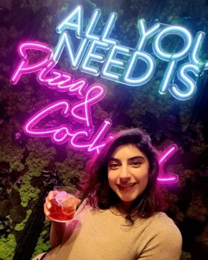 Erika Toa Russo Instagram - All you need is pizza🍕 un mix della tradizione napoletana e romana, apre a Campo de' Fiori a Roma una nuova pizzeria Top e Cocktail bar! #supplied
~
En Roma, te aconsejo esta pizzeria para que pruebes lo mejor de la tradición romana y napoletana en pleno centro histórico🇮🇹
~
My personal choice di @Elysium 
- Conte Vinaiolo🍹Gin, vermouth rosso e bitter rosso (pic2)
- Supplì al telefono(pic2) e Slices di Carciofi (Pic4) 
- Pizza Margherita Antico 
pomodoro antico di Napoli, Fior di latte, Pecorino e Basilico e olio Evo
- Pizza Scarpariello -Rossa!
Pomodoro cotto al forno, polvere di pomodoro, Grana e Pecorino romno Dop, Origano e Olvio Evo all'aglio
.... e per concludere con uno Specialty Coffe (Caffé de Altura) de Guatemala!
.
.
Quale sarebbe il tuo di menu? Commenta!🥰
.
.
.
#TOA #ToaFoodie #pizzalover #foddie #pizza #Roma #Elysium #ginaddicted