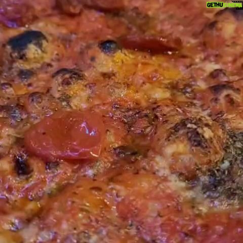 Erika Toa Russo - 9.5K Likes - All you need is pizza🍕 un mix della tradizione napoletana e romana, apre a Campo de' Fiori a Roma una nuova pizzeria Top e Cocktail bar! #supplied
~
En Roma, te aconsejo esta pizzeria para que pruebes lo mejor de la tradición romana y napoletana en pleno centro histórico🇮🇹
~
My personal choice di @Elysium
- Conte Vinaiolo🍹Gin, vermouth rosso e bitter rosso (pic2)
- Supplì al telefono(pic2) e Slices di Carciofi (Pic4)
- Pizza Margherita Antico
pomodoro antico di Napoli, Fior di latte, Pecorino e Basilico e olio Evo
- Pizza Scarpariello -Rossa!
Pomodoro cotto al forno, polvere di pomodoro, Grana e Pecorino romno Dop, Origano e Olvio Evo all'aglio
.... e per concludere con uno Specialty Coffe (Caffé de Altura) de Guatemala!
.
.
Quale sarebbe il tuo di menu? Commenta!🥰
.
.
.
#TOA #ToaFoodie #pizzalover #foddie #pizza #Roma #Elysium #ginaddicted