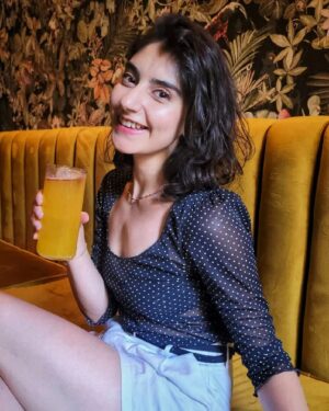 Erika Toa Russo Instagram - Friday Cocktail "night"🍹
Happy weekend💋
.
Aprovechando que las noches de verano parecen tardes! Feliz finde a todos🥳🤟
.
.
.
#Toa #lifestyle #cocktails
 #lightdinner #aperitivo #foodie #ToaFoodTips #NodoRoma #Roma #summer2023