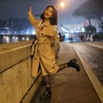Erika Toa Russo Instagram - W 2024🥳🤟🤩 Feliz año nuevo! Buon Anno desde el otro lado del charco! Que sea lleno de oportunidades, salud y amor para todxs!, Rock on💋 . Gracias x su cariño y apoyo siempre los❤️ #bestfansever . . . #TOA #capodanno #2024 #happynewyear #añonuevo #oddt #instapic