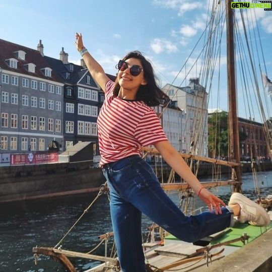 Erika Toa Russo Instagram - Girls Trip to Copenaghen🇩🇰 . Veloce, intenso e divertente luv ya girlz❤️ . Les comparto un poco del finde entre amigas! Que ver y hacer en 2 días! . #TOA #minivlog #instareel #travelreel #denmark #danimarca #grisltrip #girlbosses #girlpower #girlgang