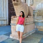 Erika Toa Russo Instagram - Un poco del paseito del finde🪭 Feliz domingo nenes! . región natal del queso parmesano (Parmiggiano Reggiano) 🤤 Además tiene un centro histórico increíble! Pic3: El Duomo: lleno de murales... joya arquitecónica! . . . #Toa #paseito #duomodeparma #lifestyle #touring #touristsoul #travelblog #vlog