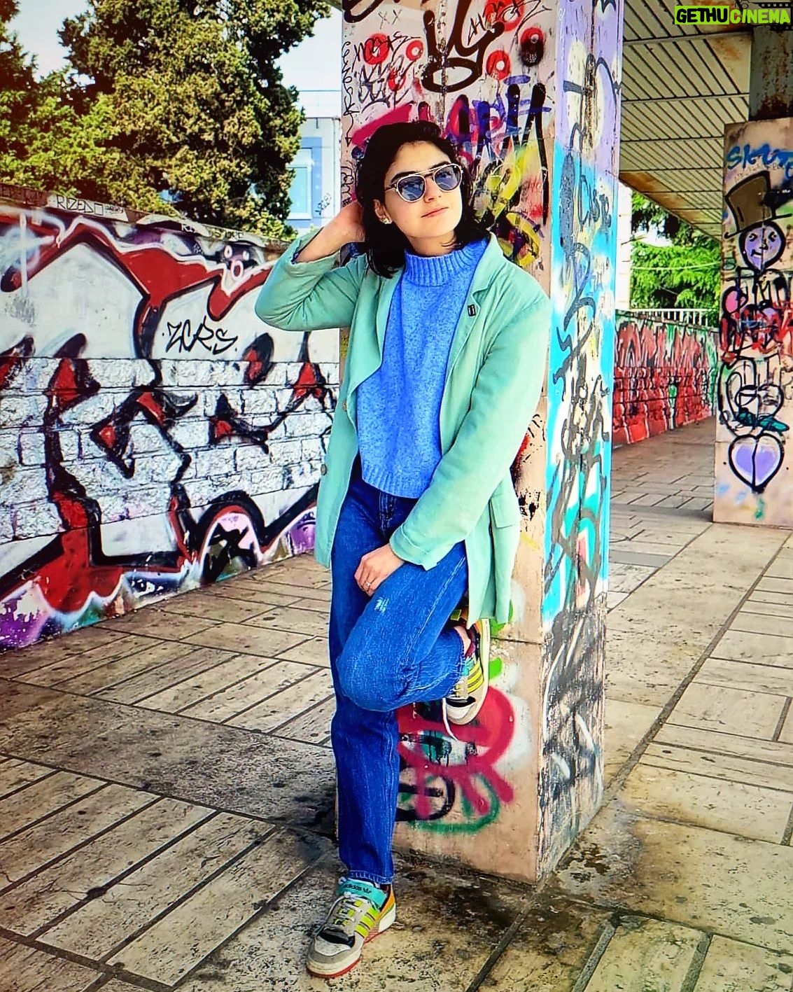 Erika Toa Russo Instagram - Rock on always🤟 No hay tiempo, ni edad para hacer lo que te gusta🌈 . . . #Toa #lifestyle #skatervibes #wild #bebold #befree