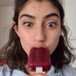 Erika Toa Russo Instagram - Domingo de relax ... y refresh🍭 Heladitos Veganos: solo Fruta y Cero azúcar para locxs cm yo😋 Necesitas: licuadora fruta congelada zumo de naranjo y moldesillos😋 . . Y así esperamos un lunes deeeeenso, diga Ecuador! . . . #TOA #ToaFoodie #popsicles #ghiaccioli #sundayfunday #votacionesanticipadas2023