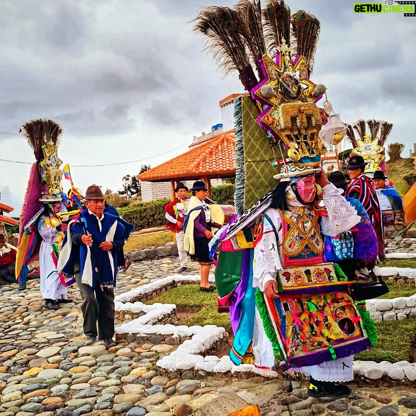 Erika Toa Russo Instagram - Holidays 2023⛄️ #photodumb de los últimos dias turisteando por Ecuador🥰 . ¿Ya está listos para la Navidad? Cuéntame! . . #TOA #touristlife #instapic #parami #Quilotoa #Cotopaxi #andino #Ecuador #colours #papas #toafoodie #Christmas2923 #fall2023 #festivita2023