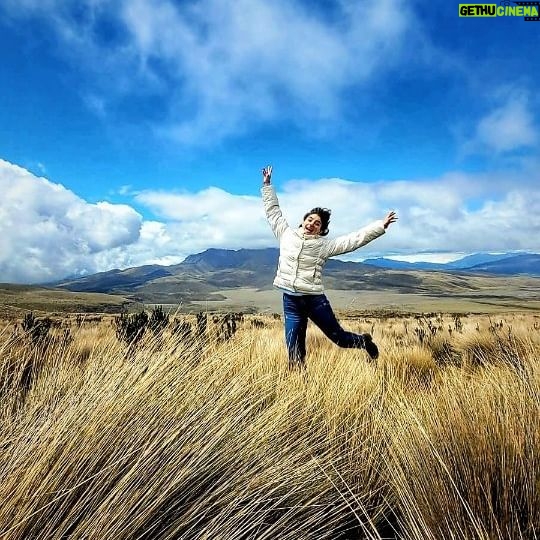 Erika Toa Russo Instagram - Cuando el Páramo llama: cerramdo el 2023 en las alturas! Cerca del 3er volcán más alto del mundo: Cotopaxi🤩 Eres alma de playa o de montaña? Te leo!