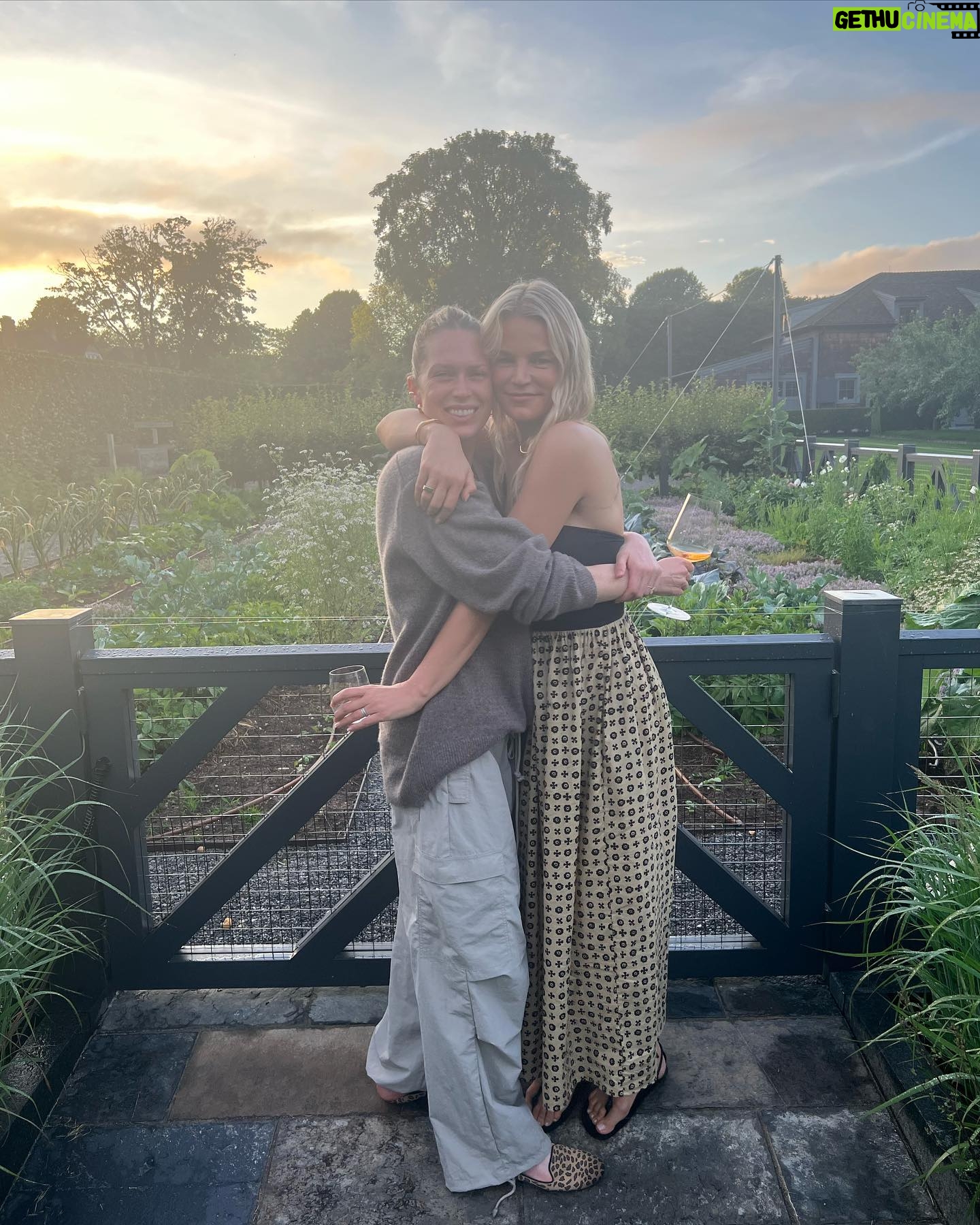 Erin Foster Instagram - Happy 4th to everyone except people trying to take away reproductive rights and politicians who like to send thoughts and prayers 🇺🇸