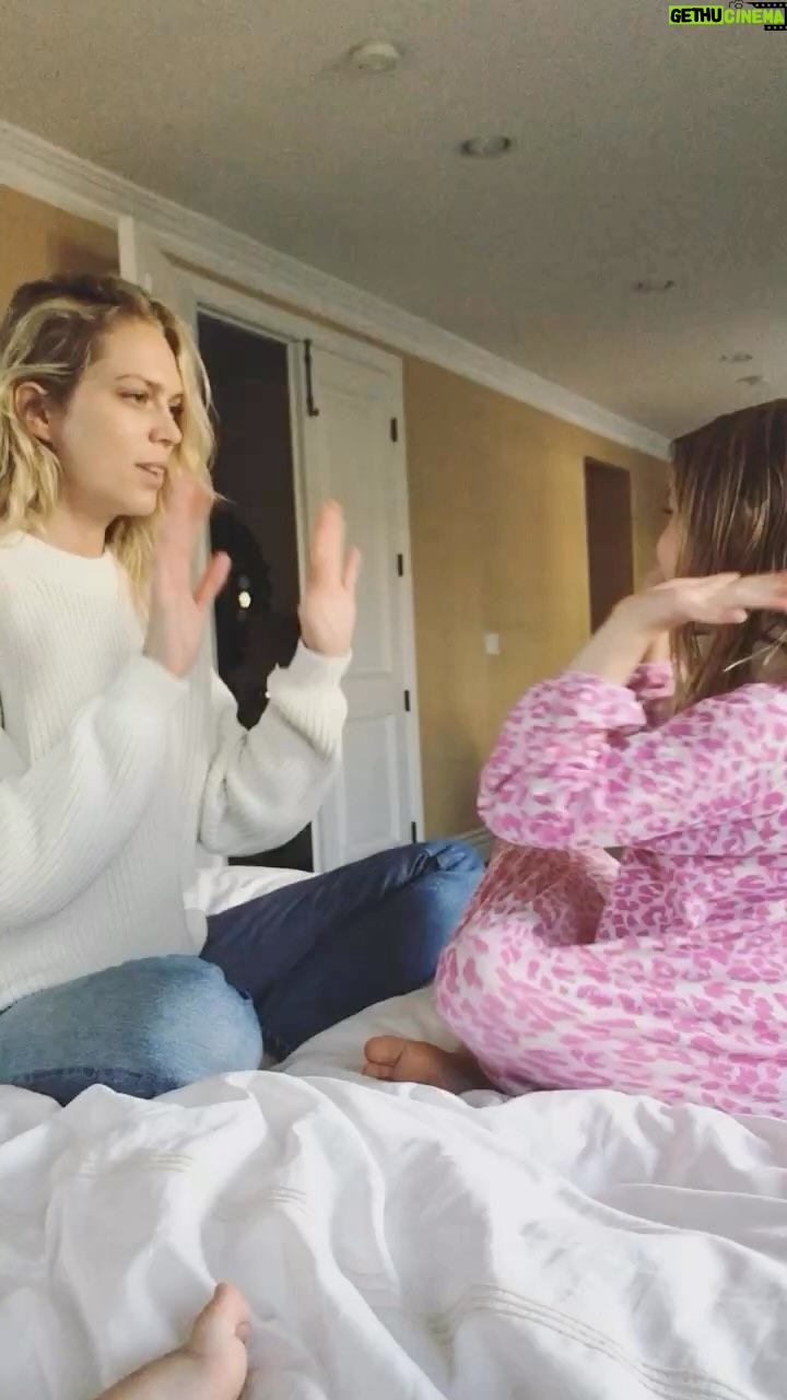 Erin Foster Instagram - Throwback to when I was single. Can’t figure out what I was doing wrong.