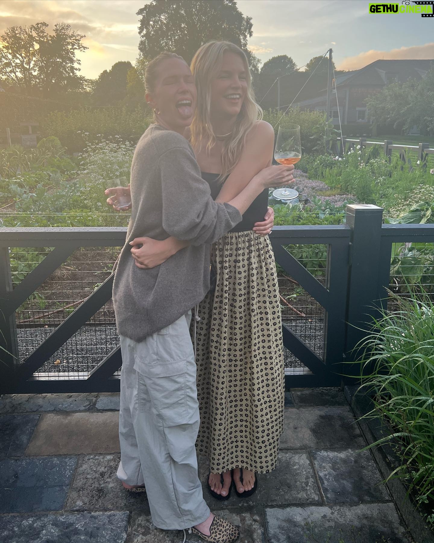 Erin Foster Instagram - Happy 4th to everyone except people trying to take away reproductive rights and politicians who like to send thoughts and prayers 🇺🇸