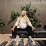 Erin Foster Instagram - I only signed up to be pregnant during the winter months. Spring has sprung and I’m not looking to show more skin.