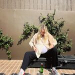 Erin Foster Instagram - I only signed up to be pregnant during the winter months. Spring has sprung and I’m not looking to show more skin.