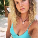 Erin Heatherton Instagram - Learning it's okay to be me. That I am whole and enough. Everyday is a process. Sometimes it's hard, sometimes it's scary, and sometimes it hurts like hell. Through the darkness I am reminded of the light and how grateful I am for every moment. I hope you find the courage and safety within yourself to be you too. Love to you all. 💋💞💯✨ #puravida