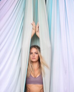 Erin Heatherton Instagram - Outtakes with @chicagosplash 🤸🏼‍♀️