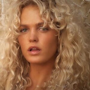 Erin Heatherton Instagram - Love you my angel 💓 #Repost by @joannegair
🎂Happy Birthday to the wonderfully spirited beauty @erinheathertonlegit 💐Wishing you a 🌼magically happy 🌸year ahead ❌⭕️❌💋 #happybirthday #friends #love #zanzibar #SISwim #mua #makeup #makeupartist #JoanneGair 💄🎨💋