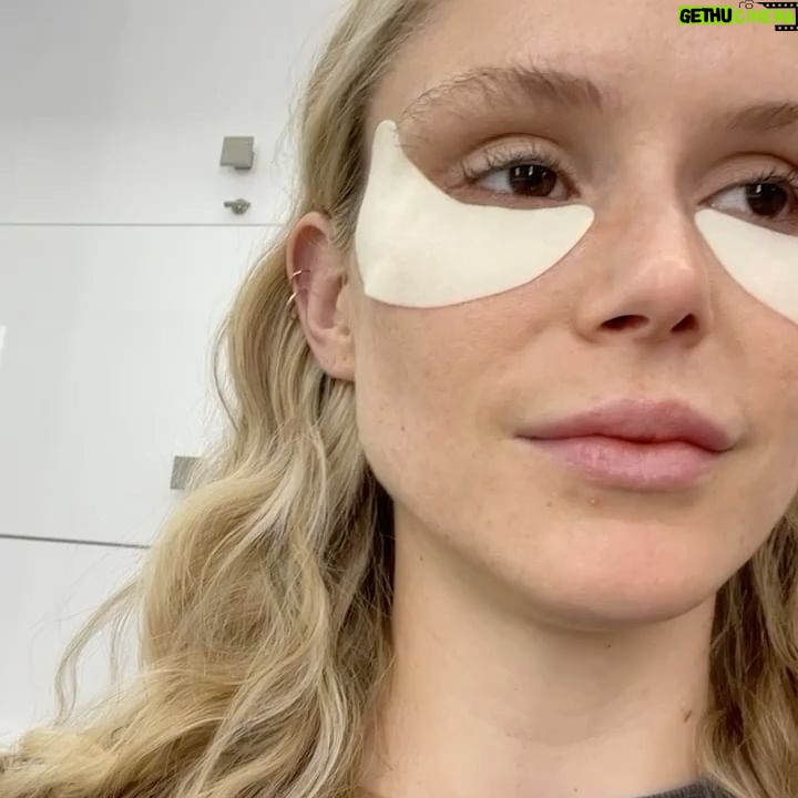 Erin Moriarty Instagram - Maybe she’s born with it. Maybe it’s @reneetobinmakeup.