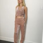Erin Moriarty Instagram - Comfy chic today in @emporioarmani (I could live in this number) ✨💕✨