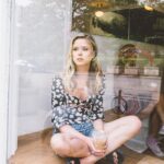 Erin Moriarty Instagram - My guide to a perfect day in Toronto (basically a love letter to this city, wine, coffee, and books) is live on @coveteur. Link in bio. Photographer: @renatakaveh Writer: @noahleh Hair: @miss_marilisa Makeup: @estelle_phillips
