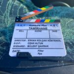 Erkan Kolçak Köstendil Instagram - Bugün sette , yarın sinemalardayız Bir Maşallah’ınızı alırız 🧿 #TAMİRHANE @riza_kocaoglu @bulentsakrak_ @aliseckineralici @gokankirac @yarenalaca @gazapizmanilacar 🎬 @oskayland @aysebarim @ardacancioglu @skyfilmturkey @filmkumbarasi @ascturkey 🎬 @cenkaltun @bilenbili @banu__celik @gokhan_ozgul @roggabogga @cagdassercan