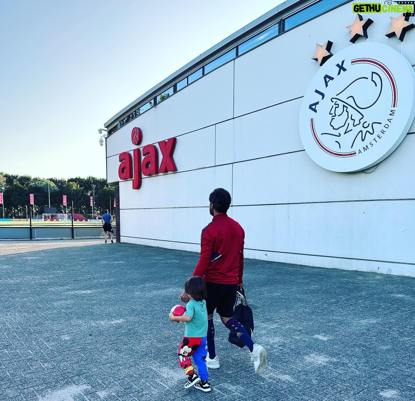 Erkan Kolçak Köstendil Instagram - Het is een eer om hier te zijn @afcajax Bedankt, geweldige Aanvoerder @attilayildirim9