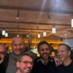 Erkan Kolçak Köstendil Instagram – Işıltılı hayatı bilmem lakin güzel ruhlarla birbirimizi seçtik.İyi ki varsınız.❤️🙏🧿