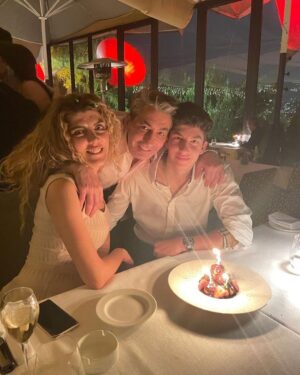Erkan Petekkaya Instagram - Sevginin en güçlü hali ailedir.👨‍👩‍👦
@canopetekkaya  mutlu huzurlu nice yaşlara canım💫