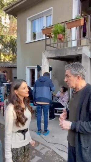 Erkan Petekkaya Instagram - 😅😅😅
Televizyonun içine girsek fenomen olur muyuz? 
Sizide bu akşam 20:00 'de @kanald 'de  ekran başında görmek istiyoruz. 😉