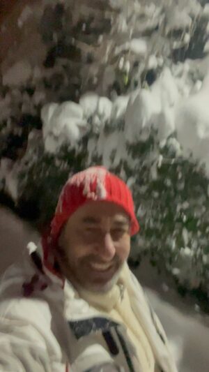 Erkan Petekkaya Instagram - Eve gitmek  zor oldu 🙏🙏🙏🙏🙏💜💙🎶🎶🎶🎶🎈🎈🎈🎈💜😇 @aşkım.  Hayatınızda bir yoldaş varsa her yolda yürürsünüz  karda kışta yagmurda hatta çamurda 🙏🐬🐳sevgiler saygılar  sagol benim Karım Canım 🤣🤣🤣🤣