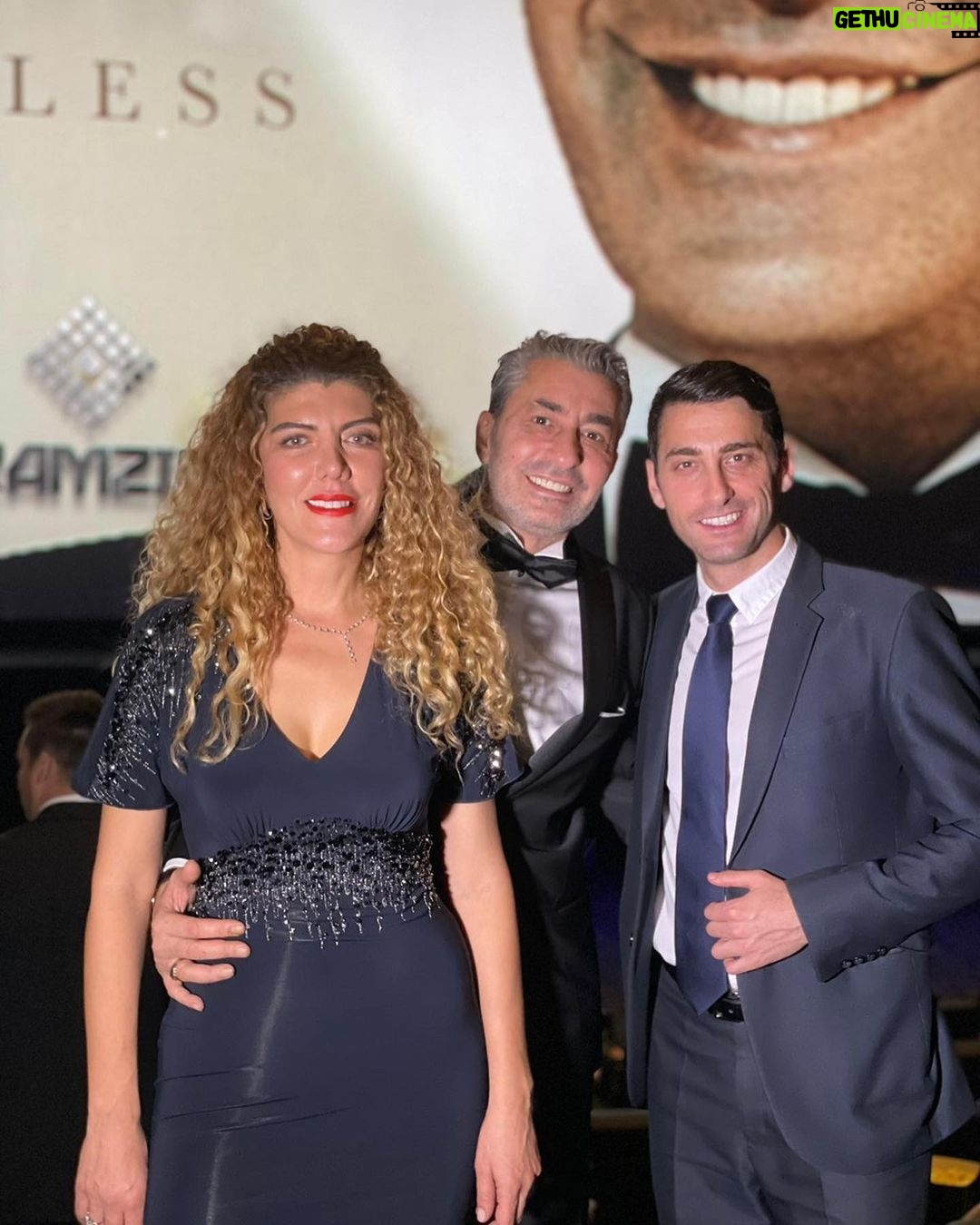 Erkan Petekkaya Instagram - #HerşeyeRağmen galasında #Dubai de herşey çok güzeldi.