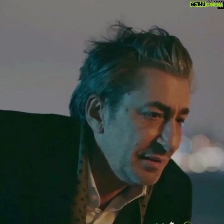 Erkan Petekkaya Instagram - @kirmizioda.dizi Cemmm Cemmm @alihoneyer