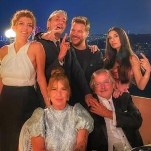 Erkan Petekkaya Instagram - Aile .dost  abi .kardeş 🙏🙏🙏🧿 @kenanercetingoz  @gulercetingoz  @sinanakcil  @burcukiratli23  @didempetekkaya  kendimi etiketleyeyim mi 😆