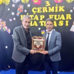 Erkan Petekkaya Instagram - Gençlerimizin bolca kitap okumaları dileklerimle iyi akşamlar selamlar saygılar . #diyarbakır #çermik