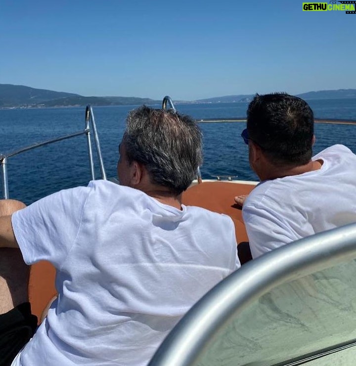 Erkan Petekkaya Instagram - Abi kardeş ne çok konuşacak şey varmış