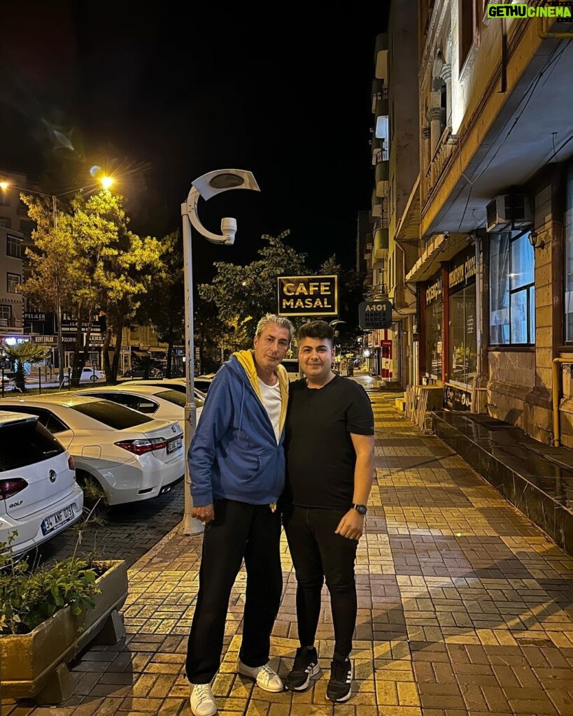 Erkan Petekkaya Instagram - @m.cicek_02 Kahta da bir degil yüzlerce dostum oldu iyiki buradayım Adıyaman a Kahta ya sevgi ve saygılarımla iyi akşamlar .🙏🙏🙏🙏🙏🧿🎶❤️💙