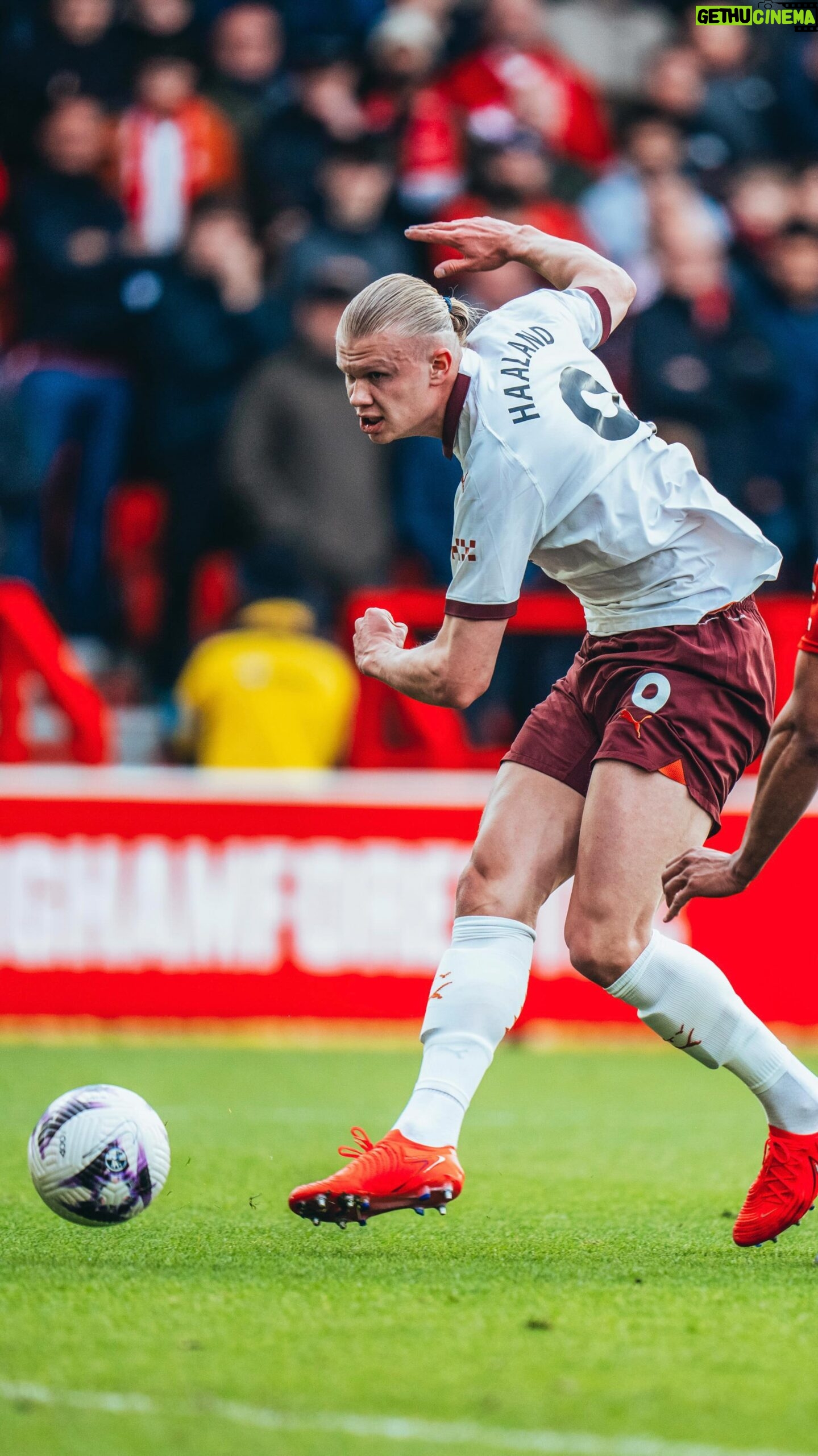 Erling Haaland Instagram - Back in the action and back in the goals! 🤩 🫡 @erling.haaland