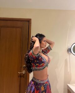 Esha Gupta Instagram - Extensions are extending